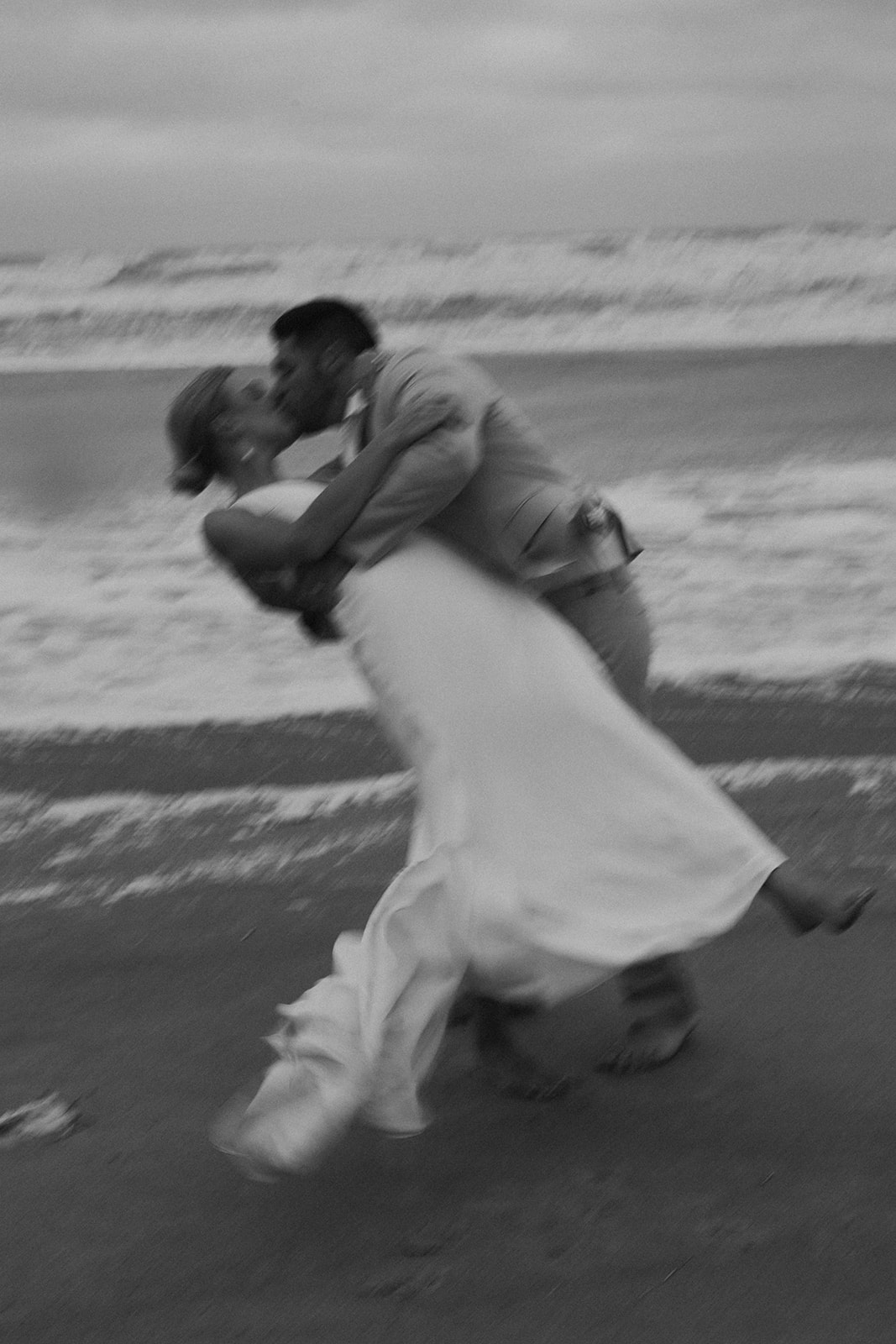 beach wedding by Hannah Rosser Photography